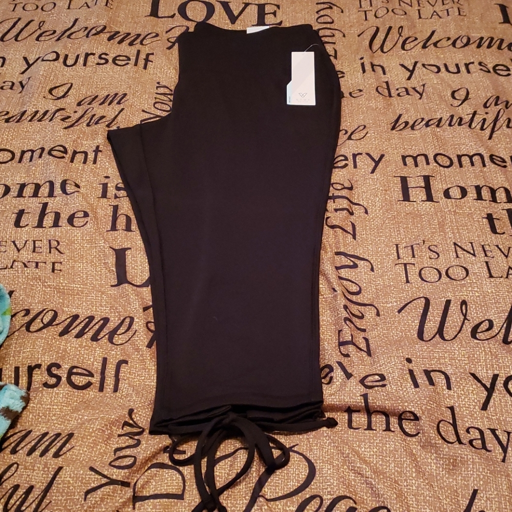 Livi Capri Leggings
